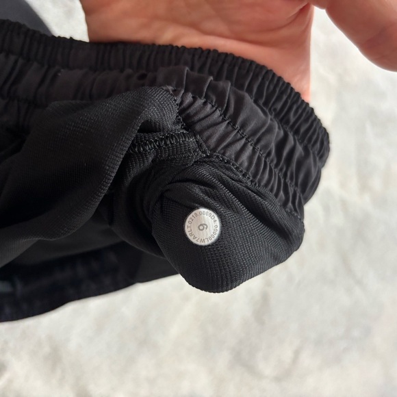 Lululemon Black Hotty Hot Short II Long 4" Inseam - Size 6 - Picture 8 of 10
